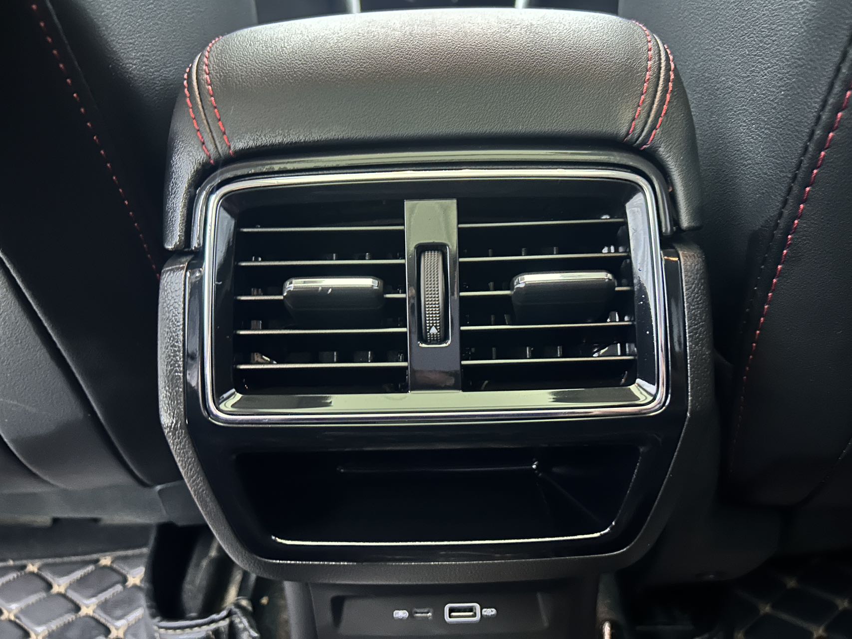 2023款斯柯达科洛克尊享版