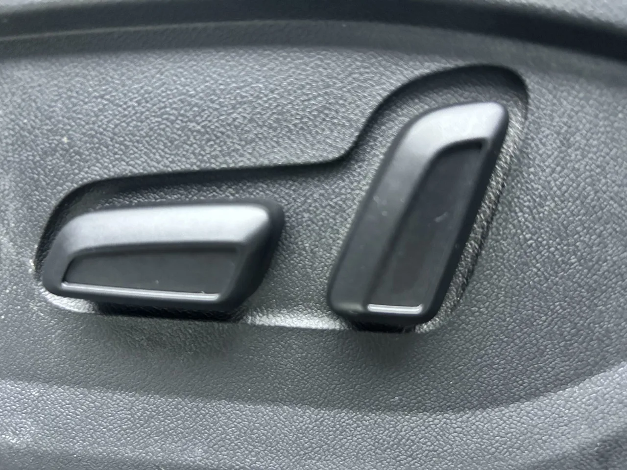 2022款 奥迪 Q2L 35 TFSI 豪华致雅