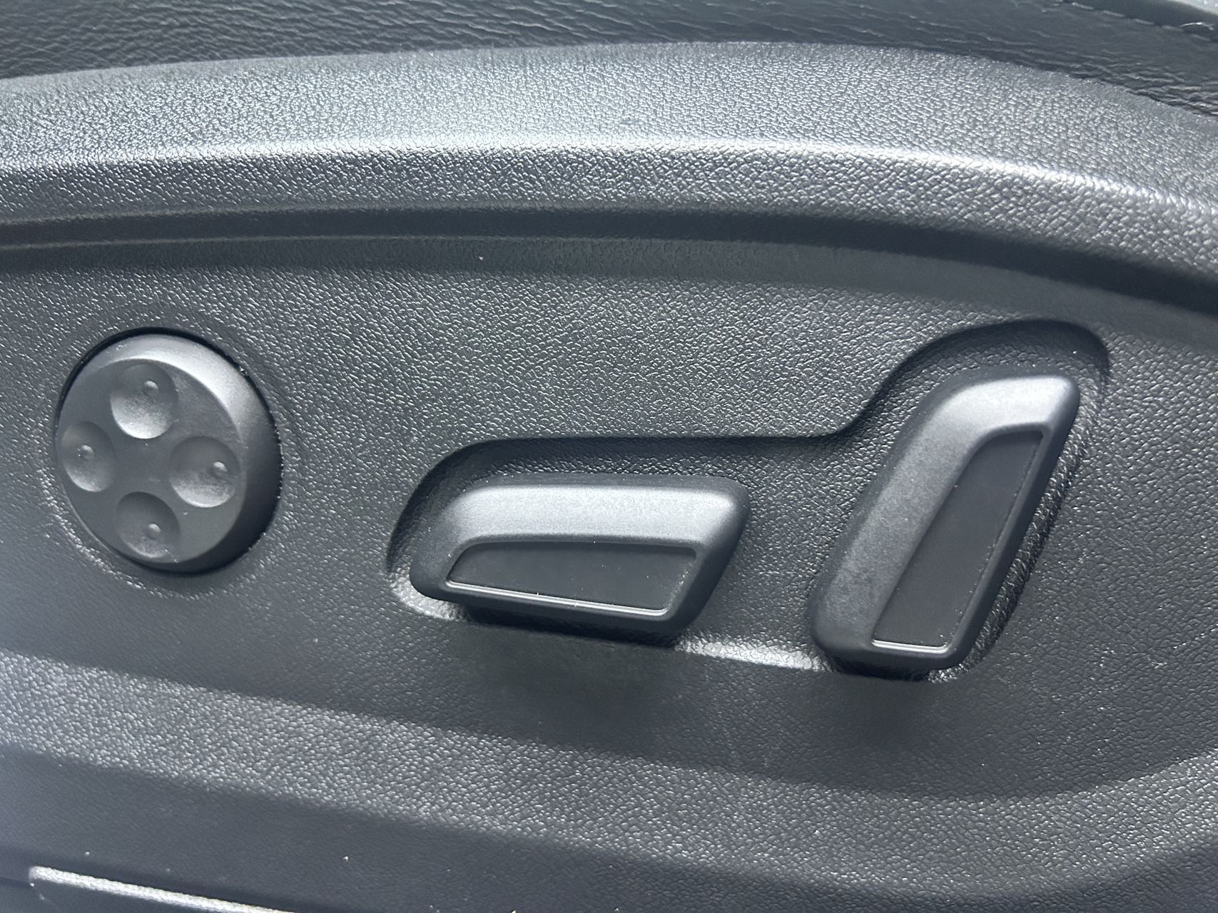 奥迪2022款 Q2L 1.4TFSI 35TFSI 时尚致雅型