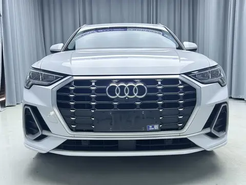 2022款 奥迪 Q3 时尚动感型