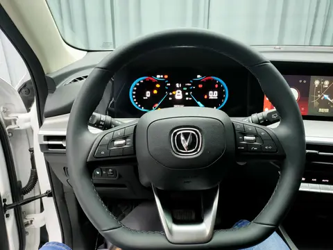 2022款 长安 CS35 PLUS 1.4T 改款 蓝鲸NE 豪华型 自动挡