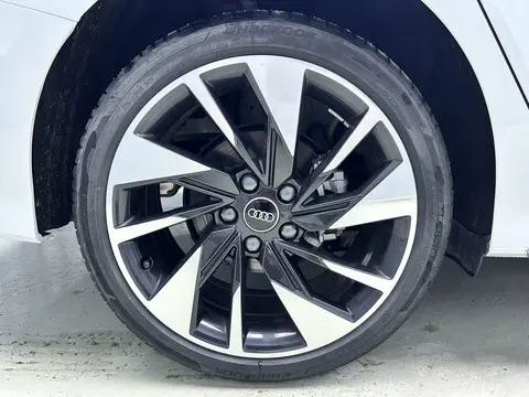 2023款 奥迪 A3L Limousine 35TFSl时尚运动型