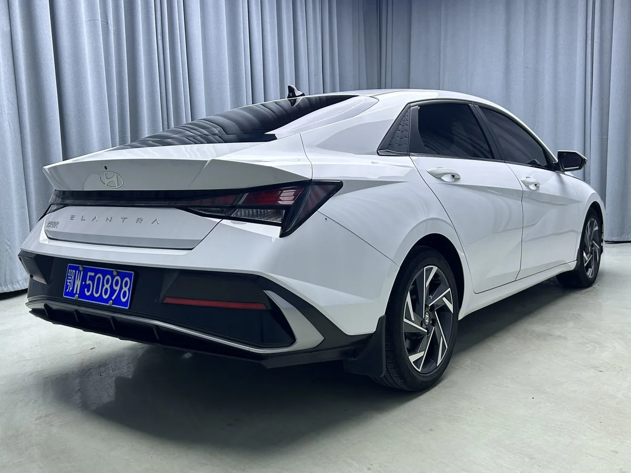2023款 现代 伊兰特 精英版