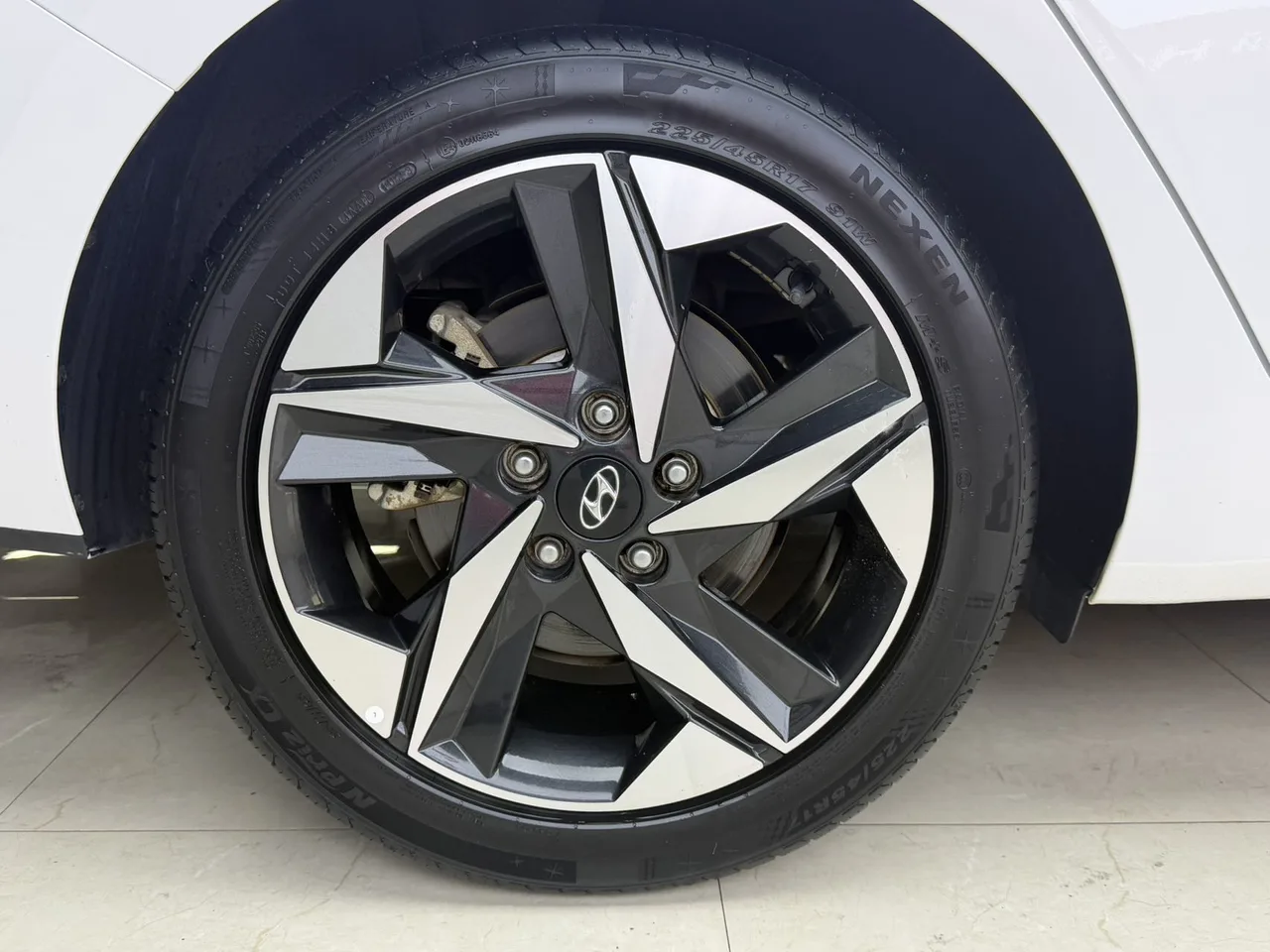 Hyundai Elantra Premium 2022 модельного года