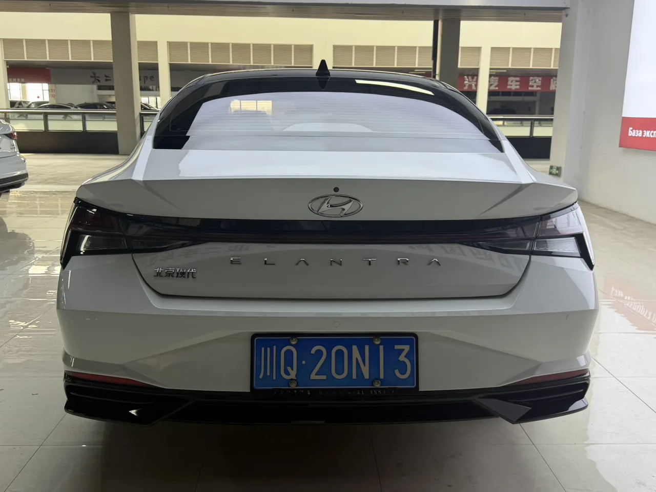 Hyundai Elantra Premium 2022 модельного года