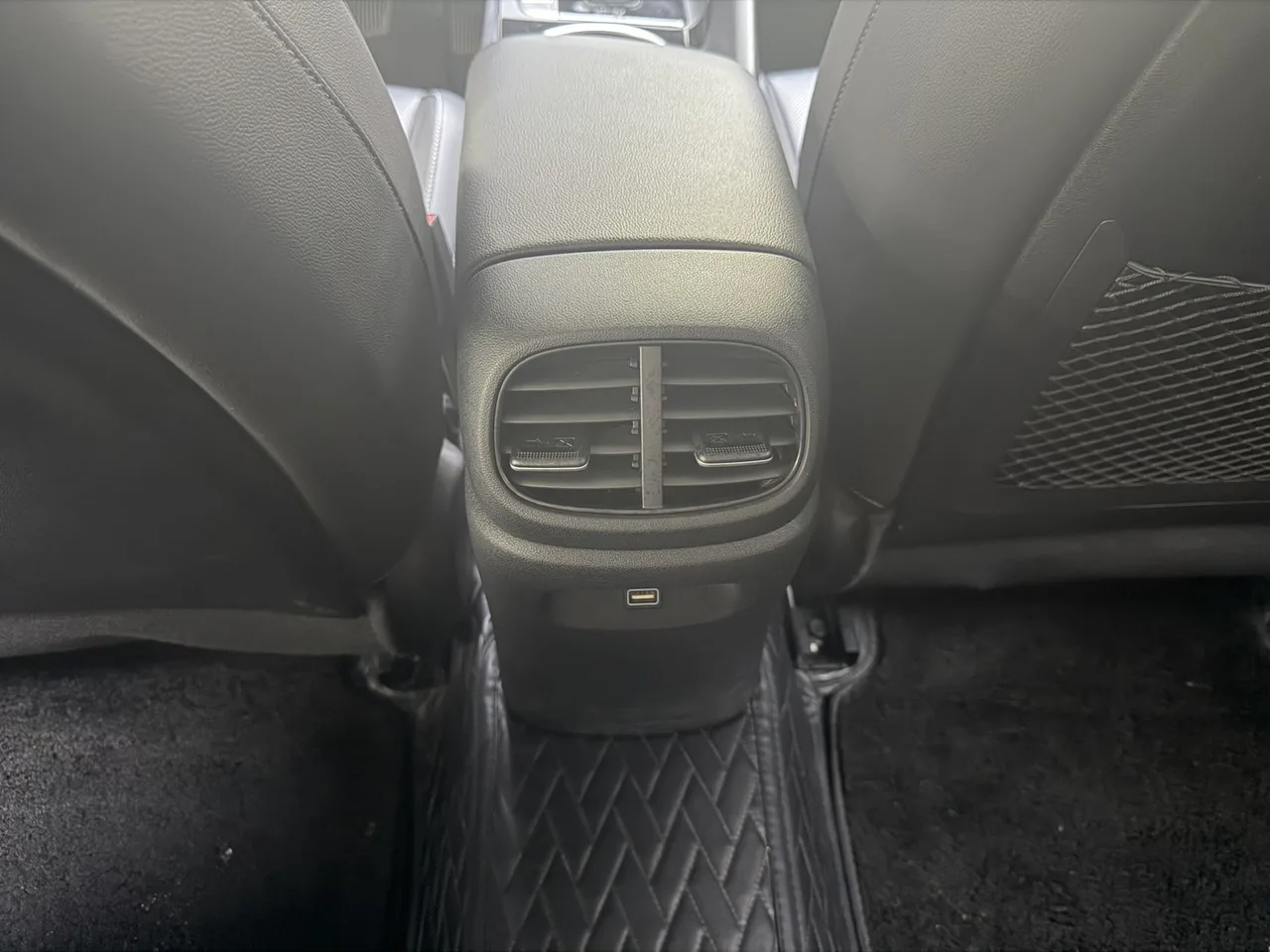 Hyundai Elantra Premium 2022 модельного года