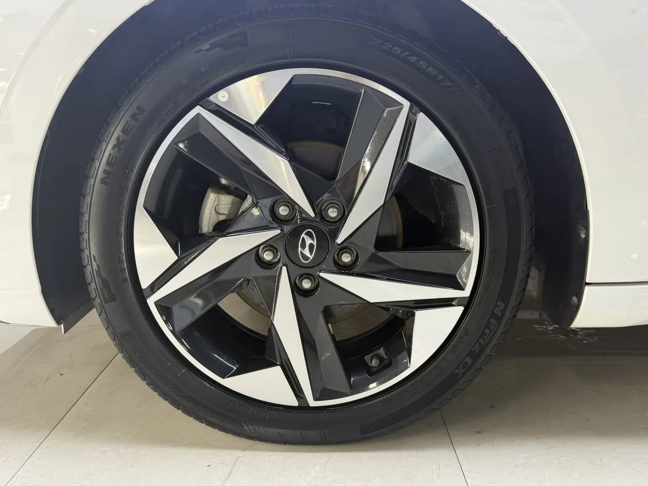 Hyundai Elantra Premium 2022 модельного года