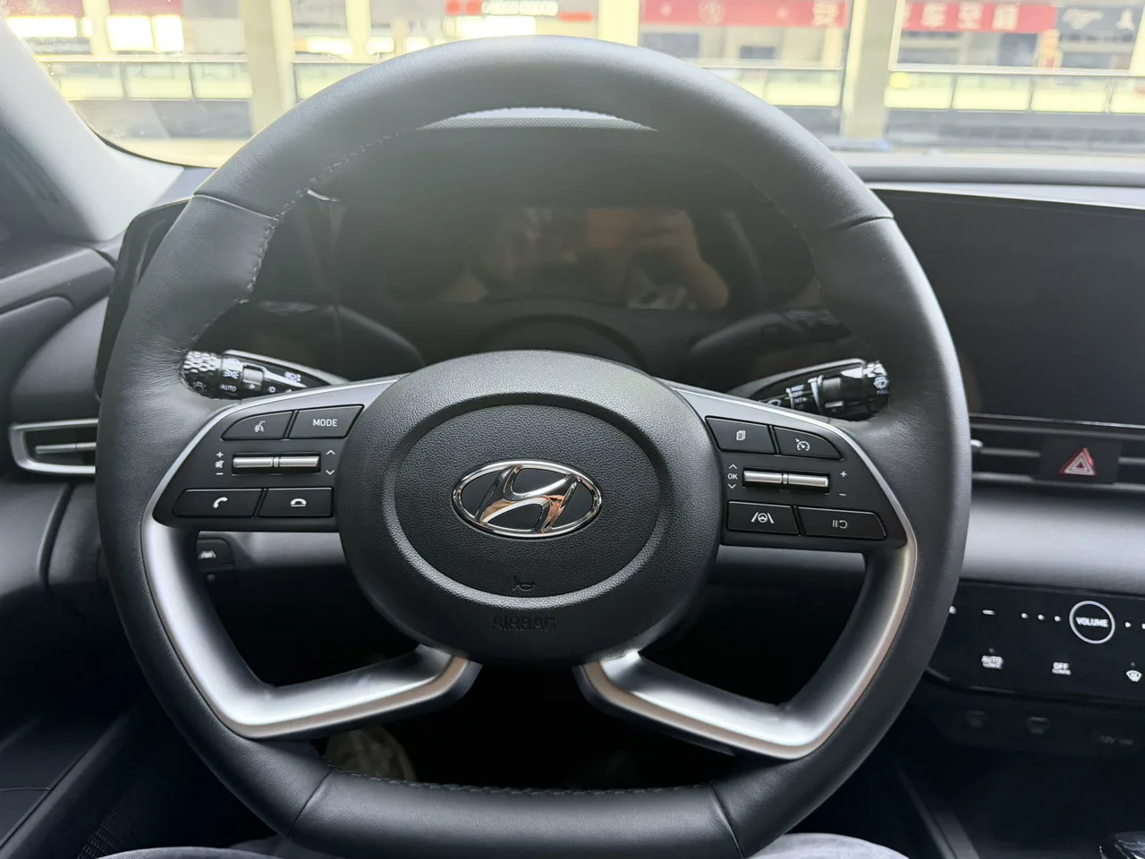 Hyundai Elantra Premium 2022 модельного года