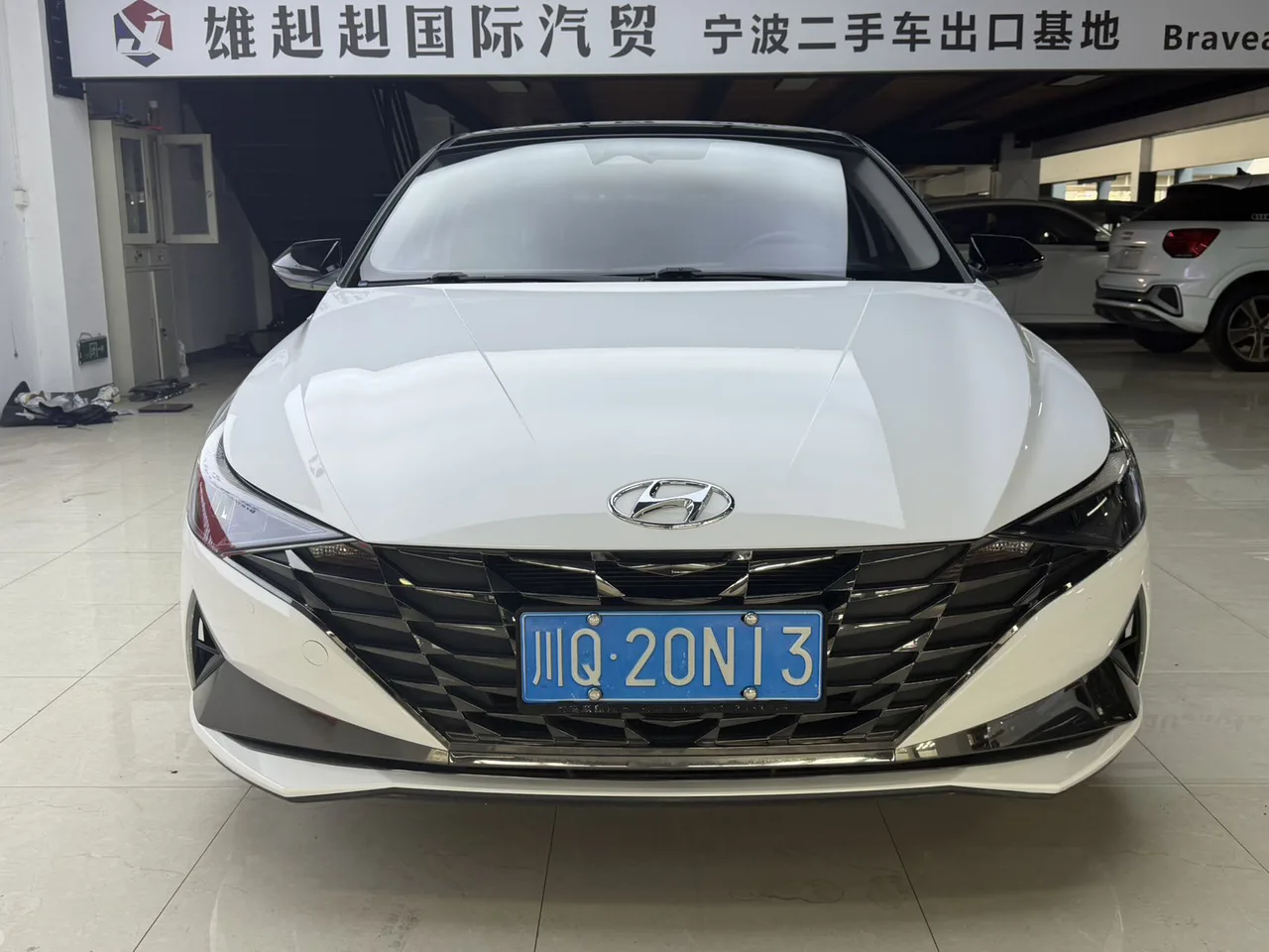 Hyundai Elantra Premium 2022 модельного года