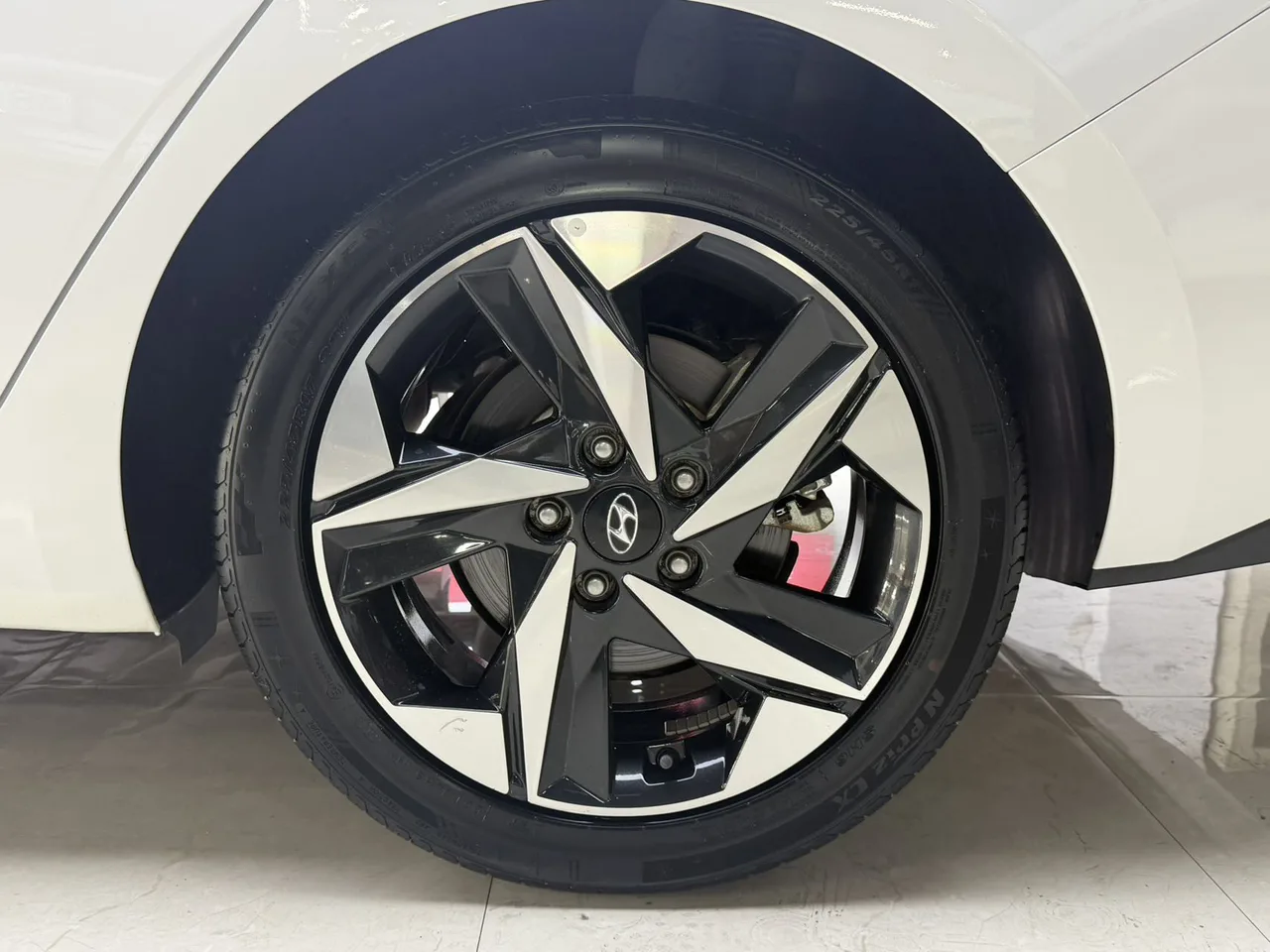 Hyundai Elantra Premium 2022 модельного года