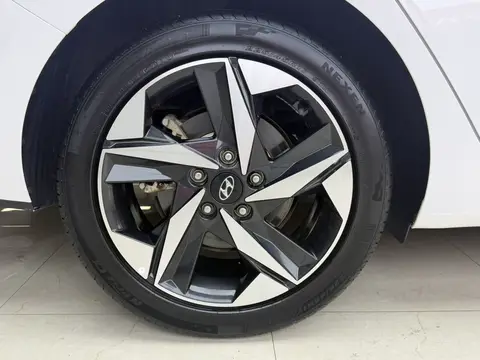 Hyundai Elantra Premium 2022 модельного года
