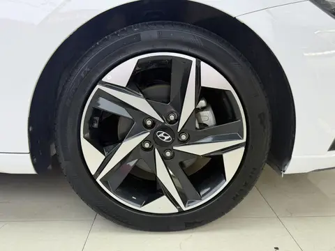 Hyundai Elantra Premium 2022 модельного года