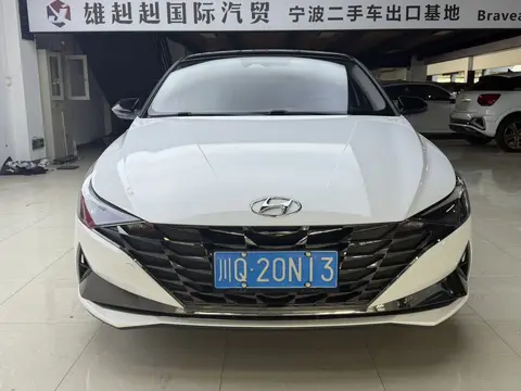 Hyundai Elantra Premium 2022 модельного года