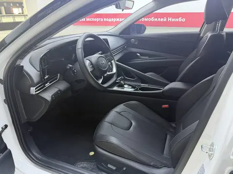 Hyundai Elantra Premium 2022 модельного года