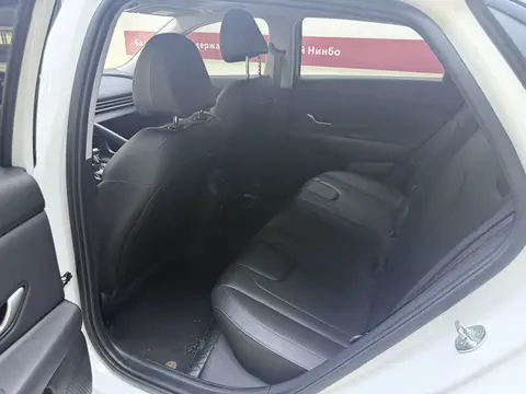 Hyundai Elantra Premium 2022 модельного года