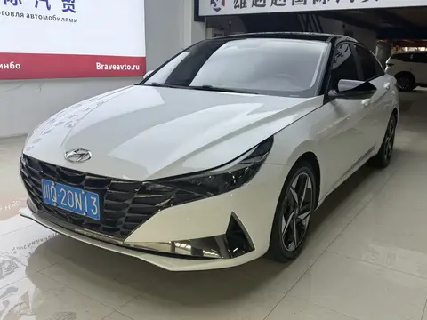 Hyundai Elantra Premium 2022 модельного года