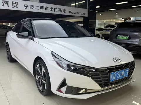 Hyundai Elantra Premium 2022 модельного года