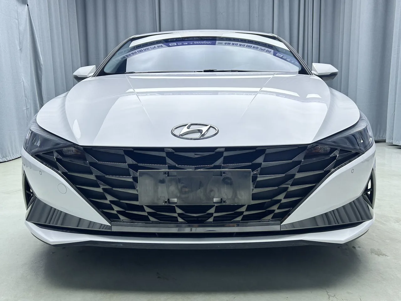 2022款 现代 伊兰特 尊贵版