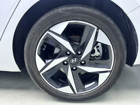 2022款 现代 伊兰特 尊贵版