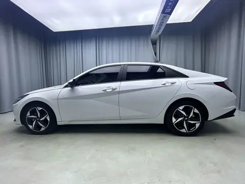 2022款 现代 伊兰特 尊贵版