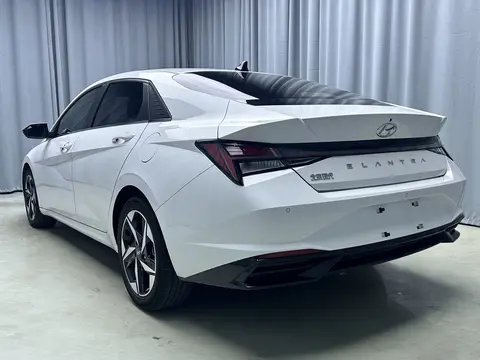 2022款 现代 伊兰特 尊贵版