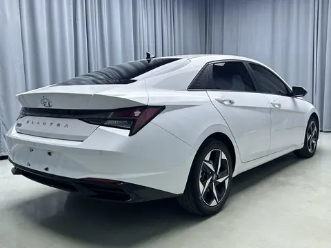 2022款 现代 伊兰特 尊贵版