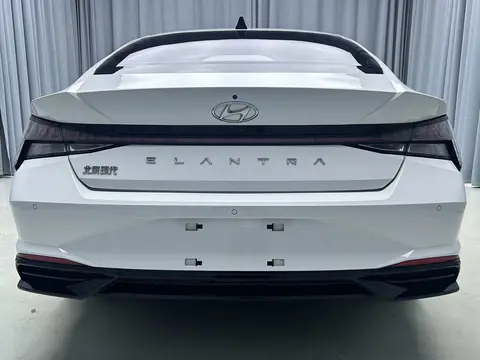2022款 现代 伊兰特 尊贵版