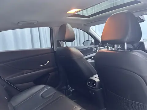 2022款 现代 伊兰特 尊贵版