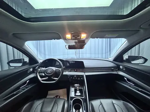 2022款 现代 伊兰特 尊贵版