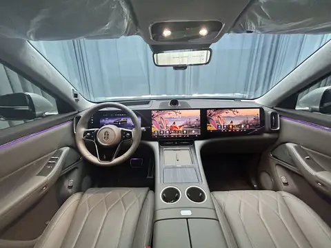 AITO M8 2025 модельного года, версия «Extended Range Max+» с аккумулятором 53,4 кВт·ч, пятиместная версия (лидер с 192 линиями)