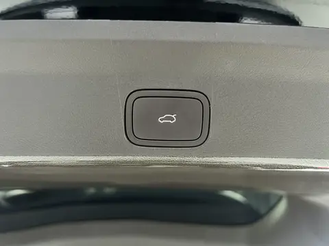 AITO M8 2025 модельного года, версия «Extended Range Max+» с аккумулятором 53,4 кВт·ч, пятиместная версия (лидер с 192 линиями)
