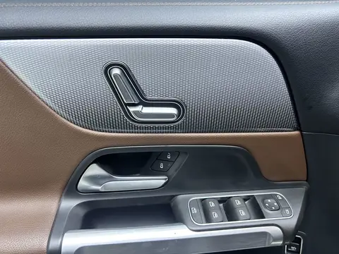 2021款 奔驰 GLB180 动感型