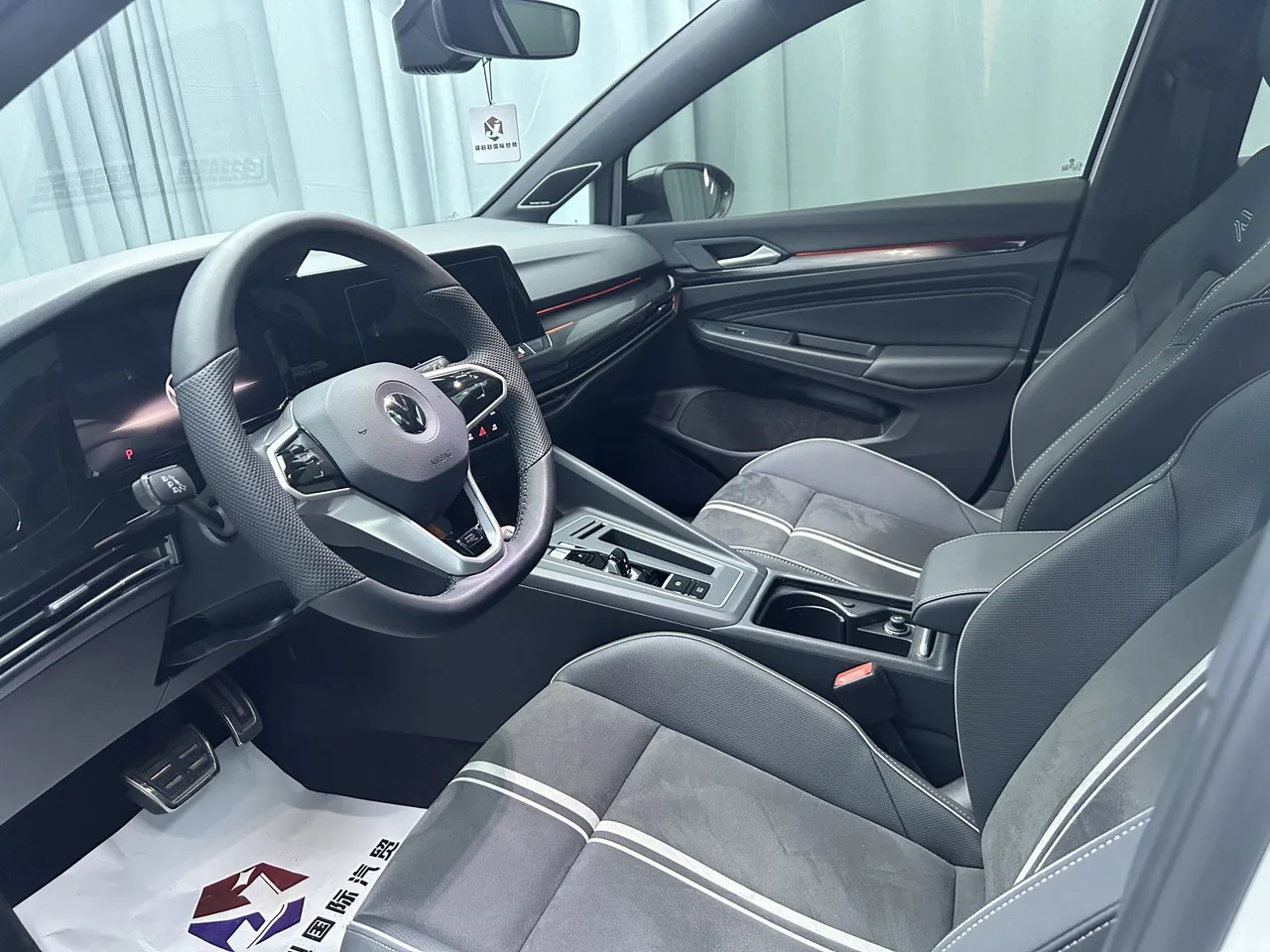 Golf 2023 модельного года с коробкой передач DSG 280 R-Line Lite