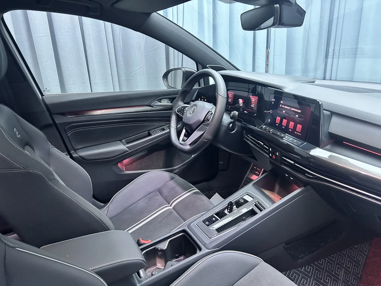 Golf 2023 модельного года с коробкой передач DSG 280 R-Line Lite