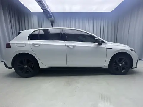 Golf 2023 модельного года с коробкой передач DSG 280 R-Line Lite