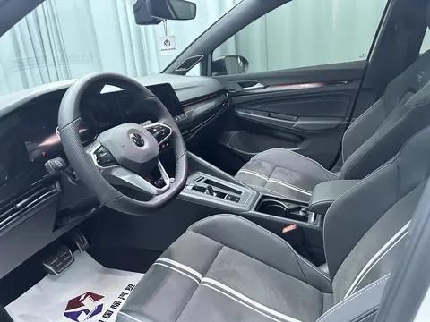 Golf 2023 модельного года с коробкой передач DSG 280 R-Line Lite
