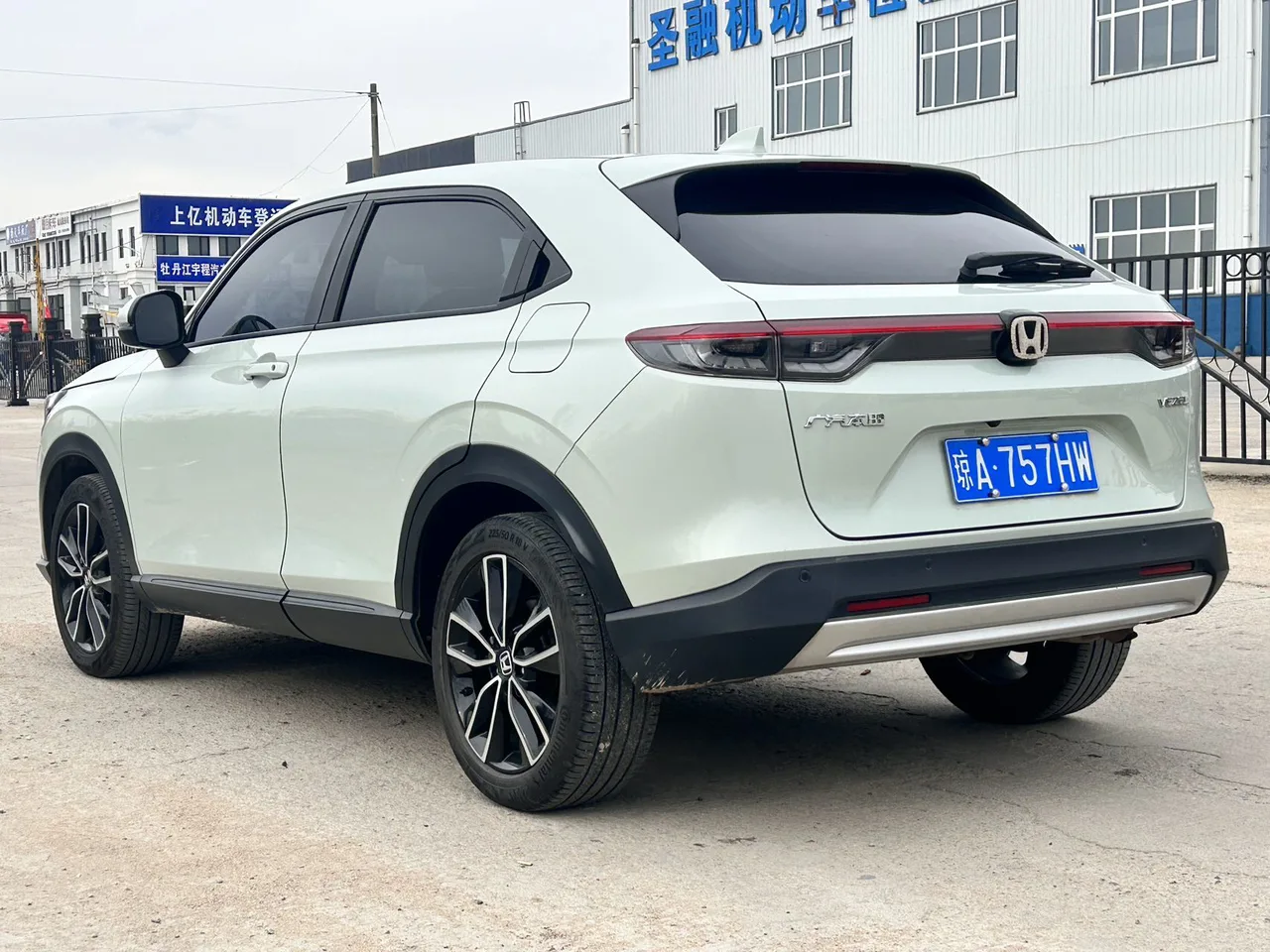 Honda Vezel 2023 модельного года, 1,5 л, CTV, версия «Люкс»