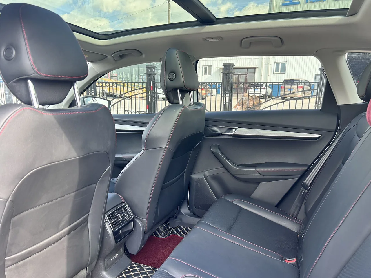 Skoda Koloq 2023 года, версия «Premium»
