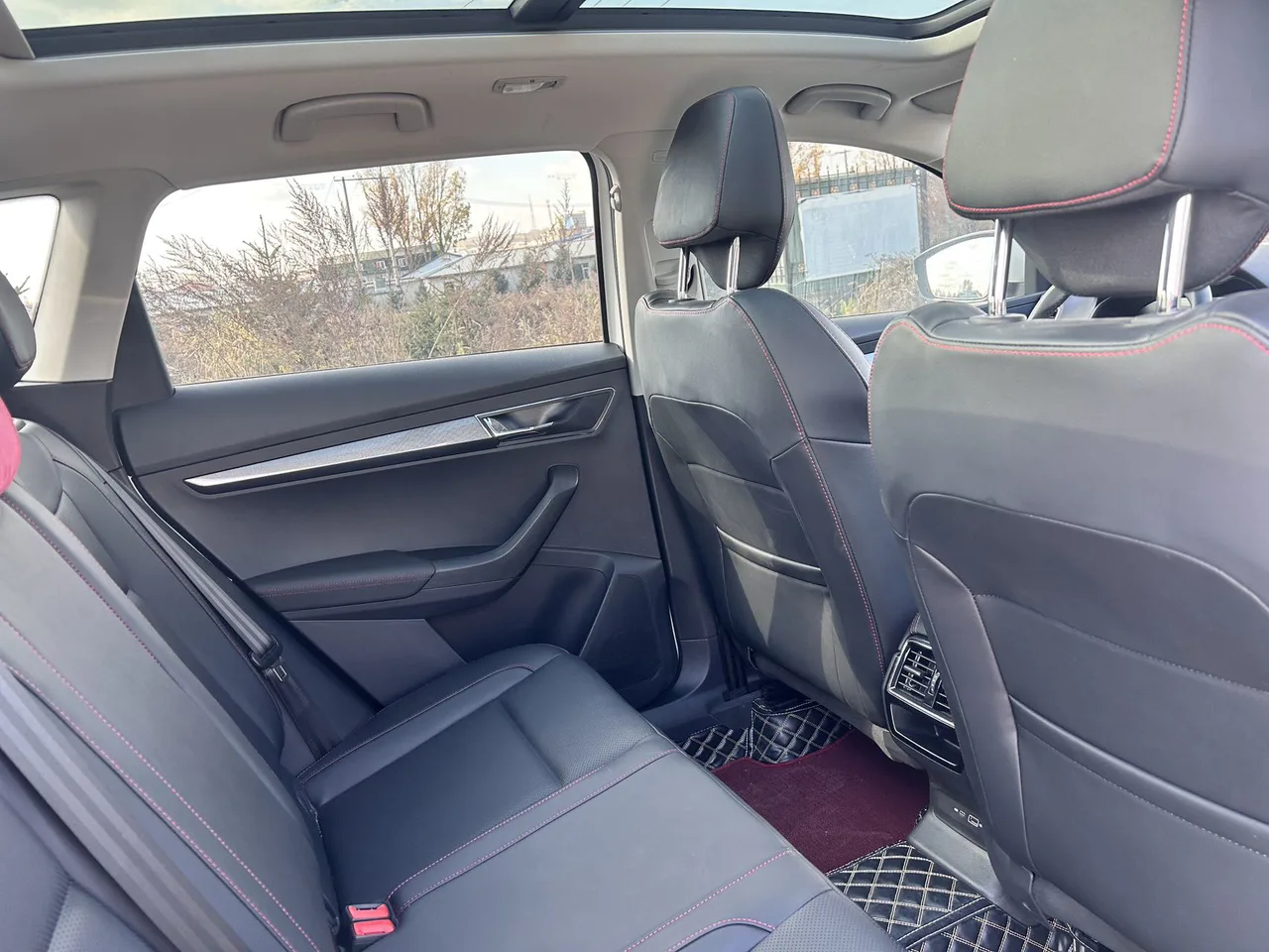 Skoda Koloq 2023 года, версия «Premium»